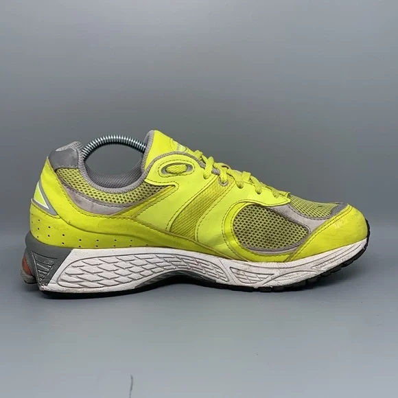 New Balance 2002R Sulpher Yellow Running Shoes M2002RLC Men’s Sz‎ 9